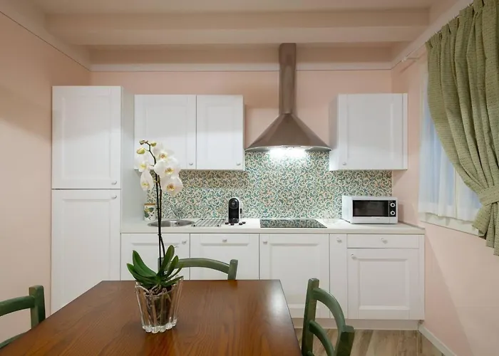 Charming In With Included Parking Apartman *