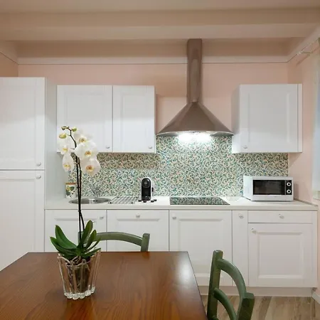 Charming In With Included Parking Apartment *