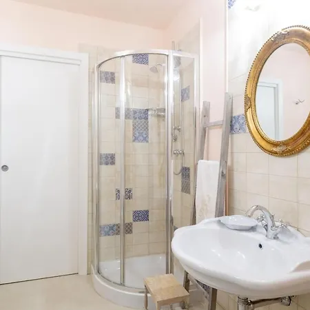 Apartment Charming In With Included Parking *