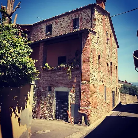Charming In With Included Parking Apartment *